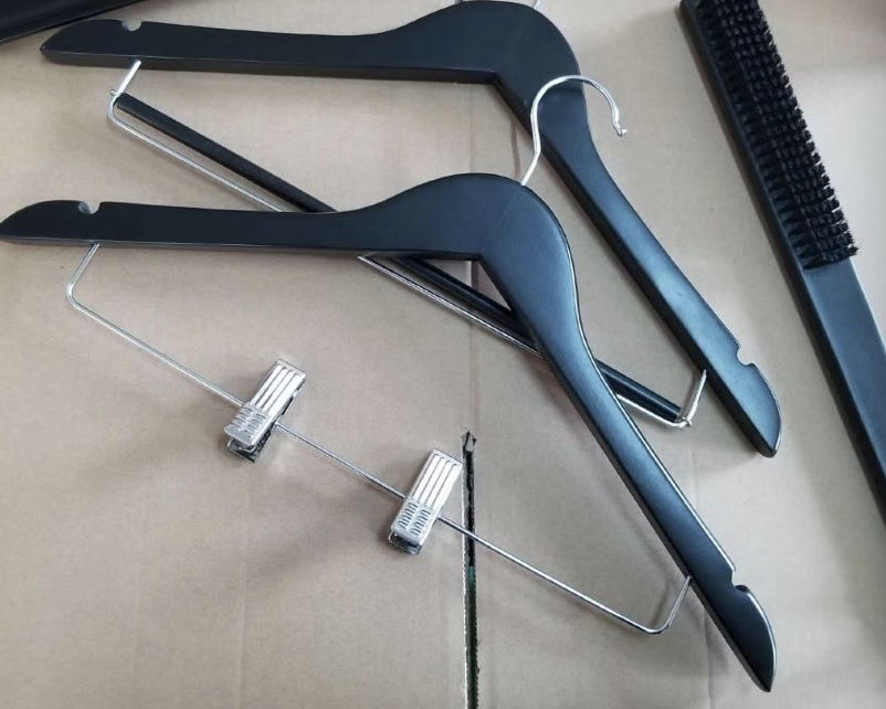 Hanger with Clip-Black