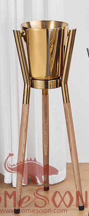 Three legged landing bracket ice bucket set