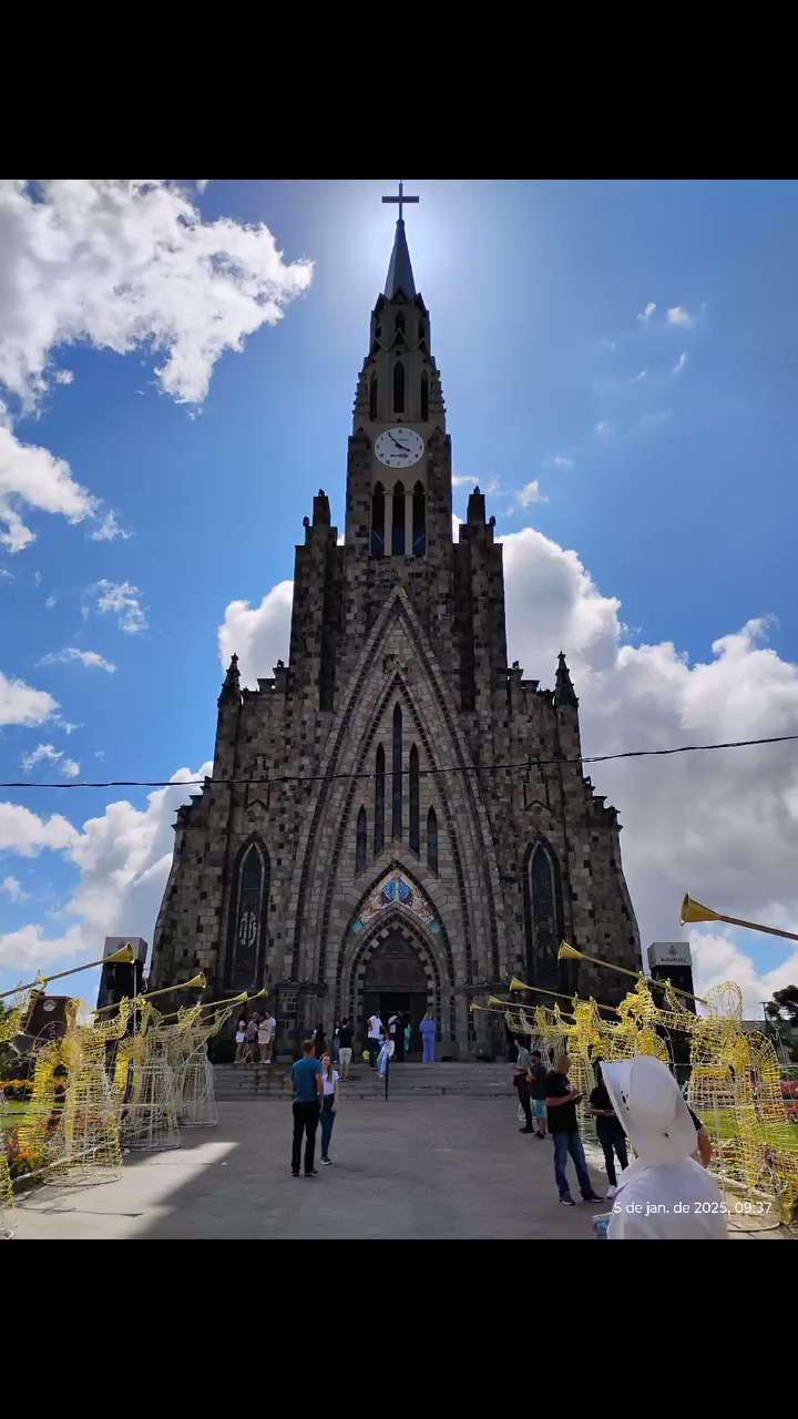 Vídeo: Inciando nosso domingo pelas cidades da Serra Gaúcha. Catedral de Pedra em Canela