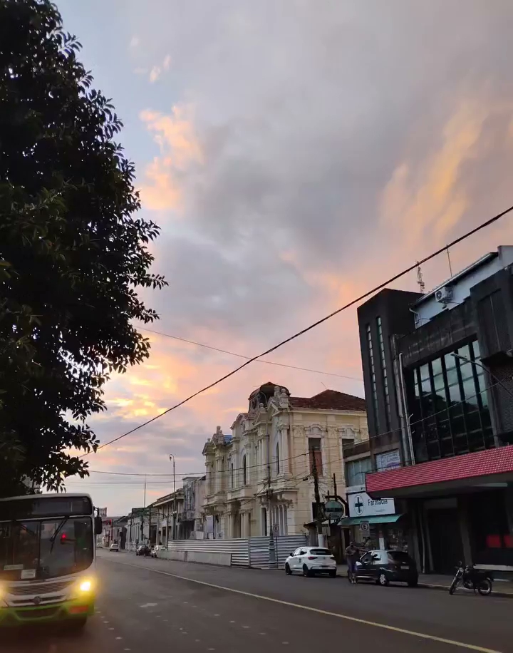 Vídeos: Boa noite, Cruz Alta 😍😍 Finalizando mais uma quinta-feira! Ótimo final de dia para todos 🌅