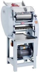 Noodle  Machine 
52×62×115cm