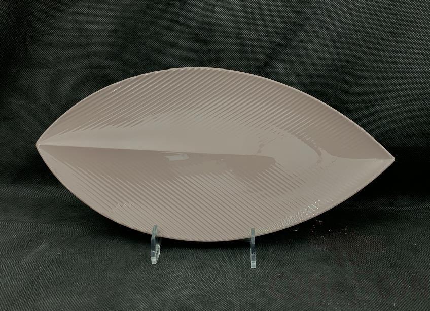 G161 Series 16" Leaf Plate-Red