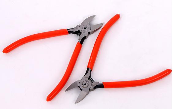Diagonal Pliers 6", Size: 6"
Length: 160mm
Material