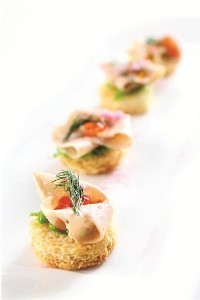 Cá hồi xông khói với bánh mì