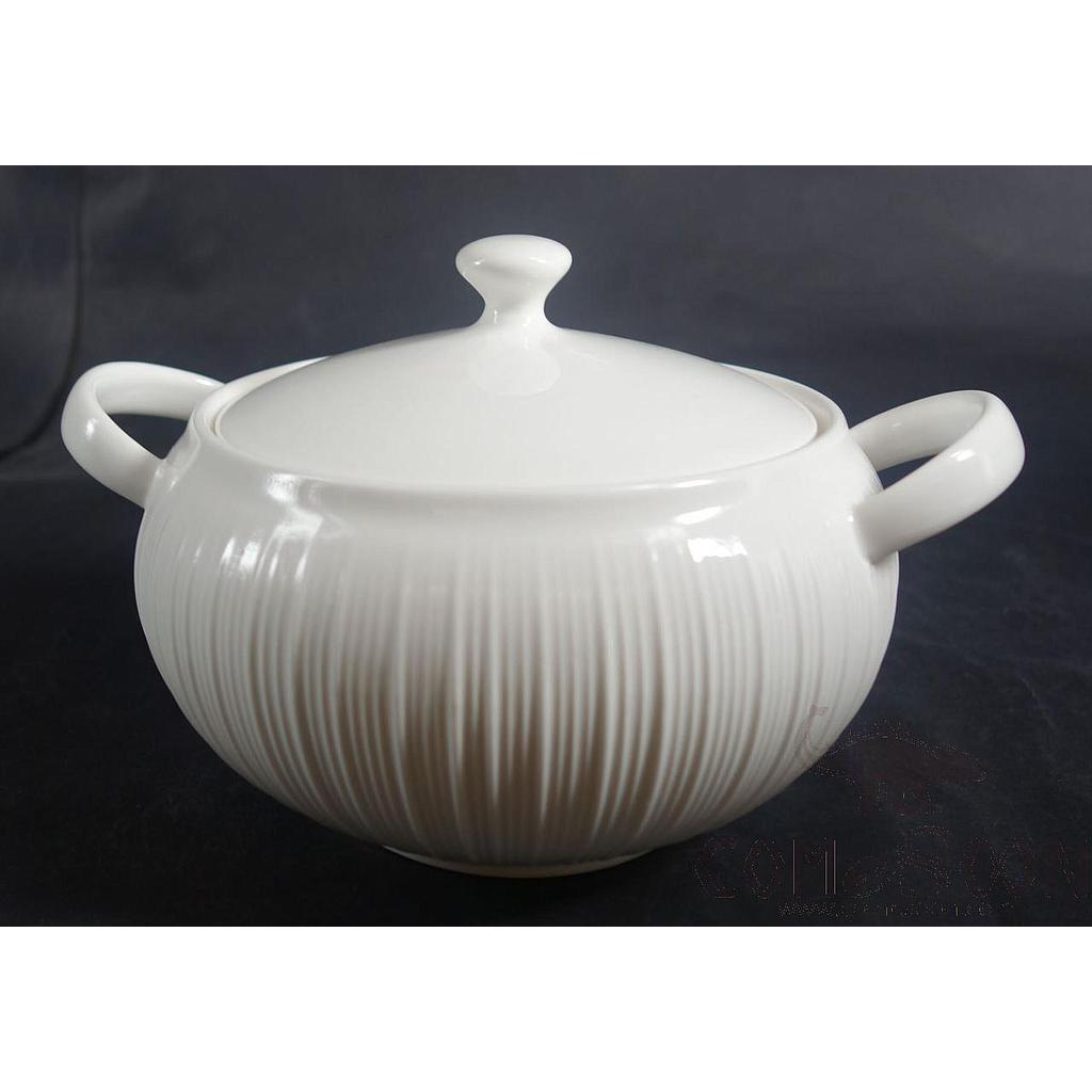 G099 Series No.3 Pinnacle - White