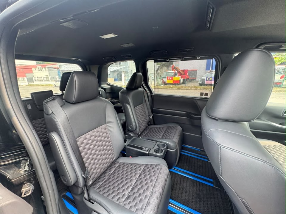 Toyota Voxy SZ chassis 58677 — gambar 6 daripada 6