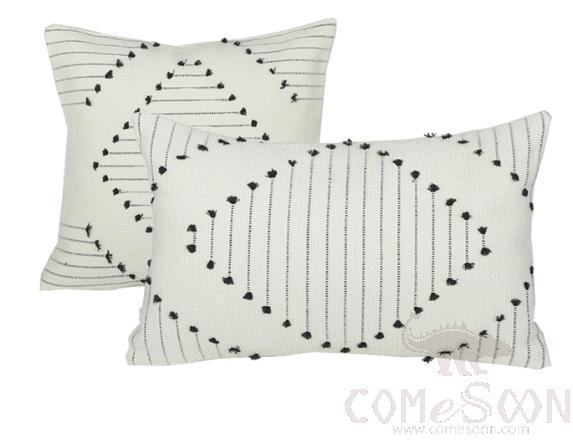 Pillow, Tufted.
30*50cm