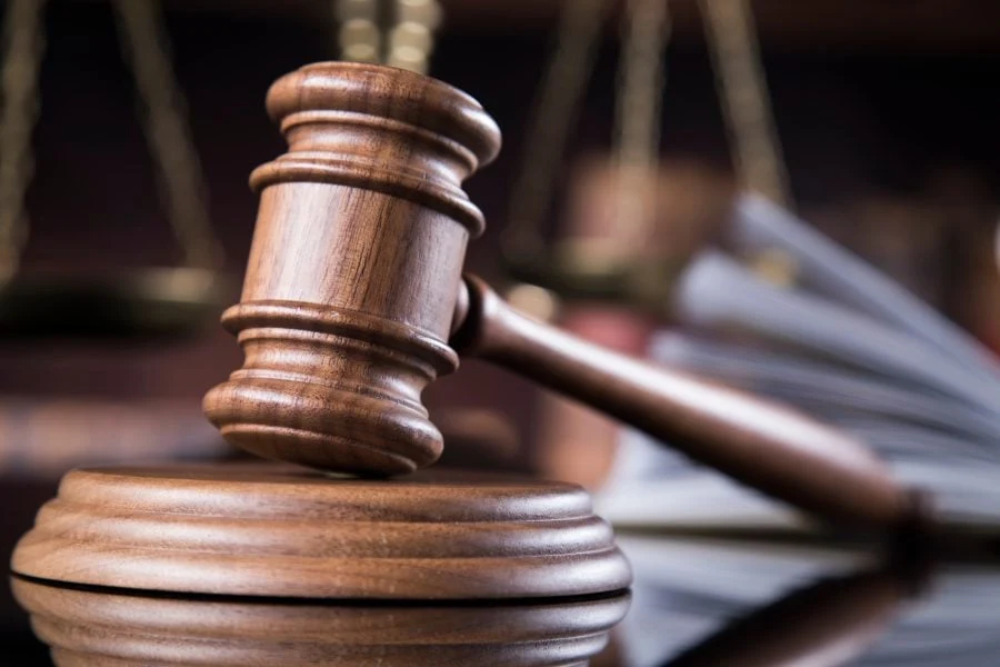 En France, trois hommes condamnés pour viol collectif après que la mère a sauvé des preuves.