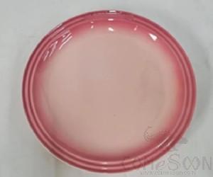 Gradient Series 9" 3-Line Embossed Flat Rimmed Plate Red product image