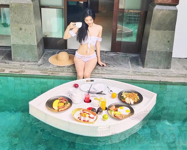 Swimming Pool Floating Table-90*60cm, Metal Frame+ Imitation Rattan, 90*60*20cm
