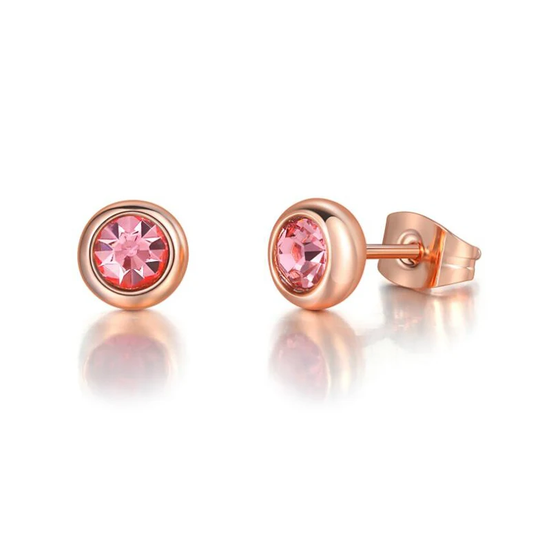 Stijlvolle, ronde, minimalistische oma-oorbellen van groen kristal, perfect voor een verfijnde en tijdloze look, die een vleugje kleur toevoegen.