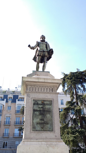 Statue, Plaza de las Cortes 