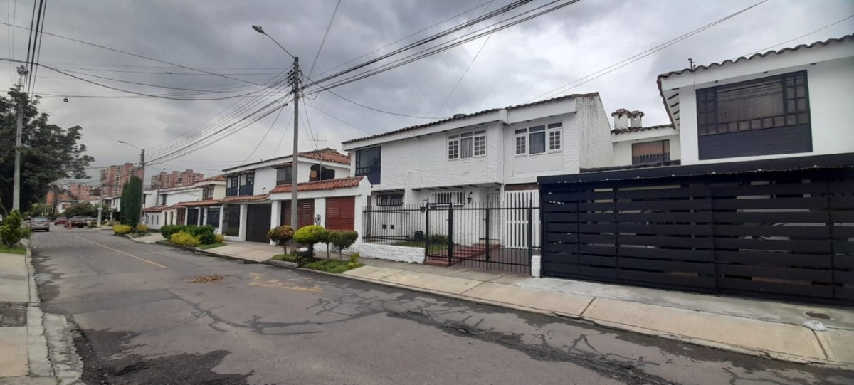 Casa En Venta - Alhambra, Bogota