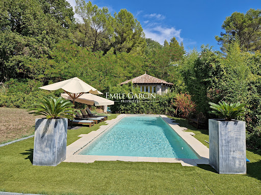 Maison avec piscine et jardin 4