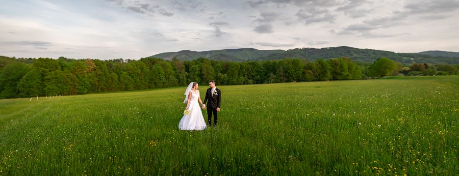 結婚式の写真家Lukáš Zabystrzan (lukaszabystrz)。2022 5月17日の写真