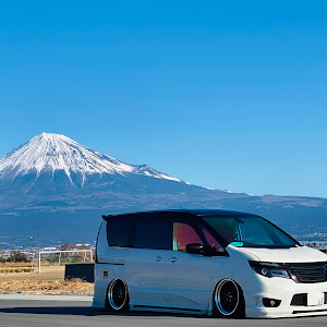 セレナ HFC26