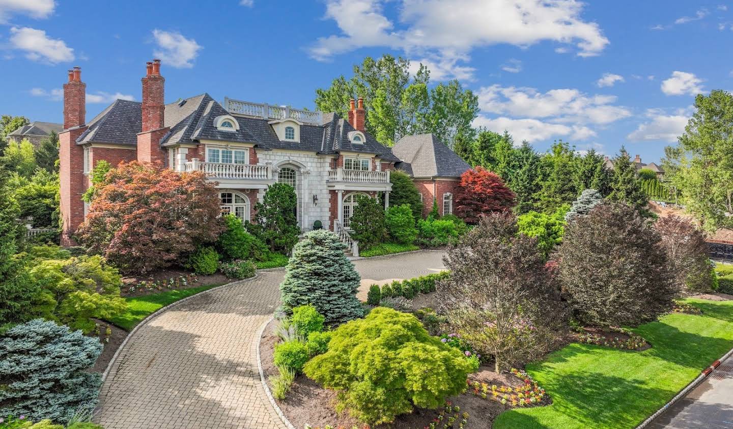 House with pool Cresskill