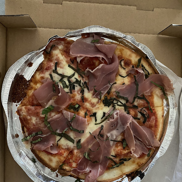 Prosciutto and basil pizza