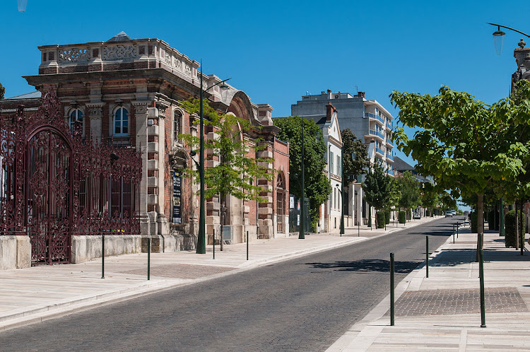 Avenue de Champagne.