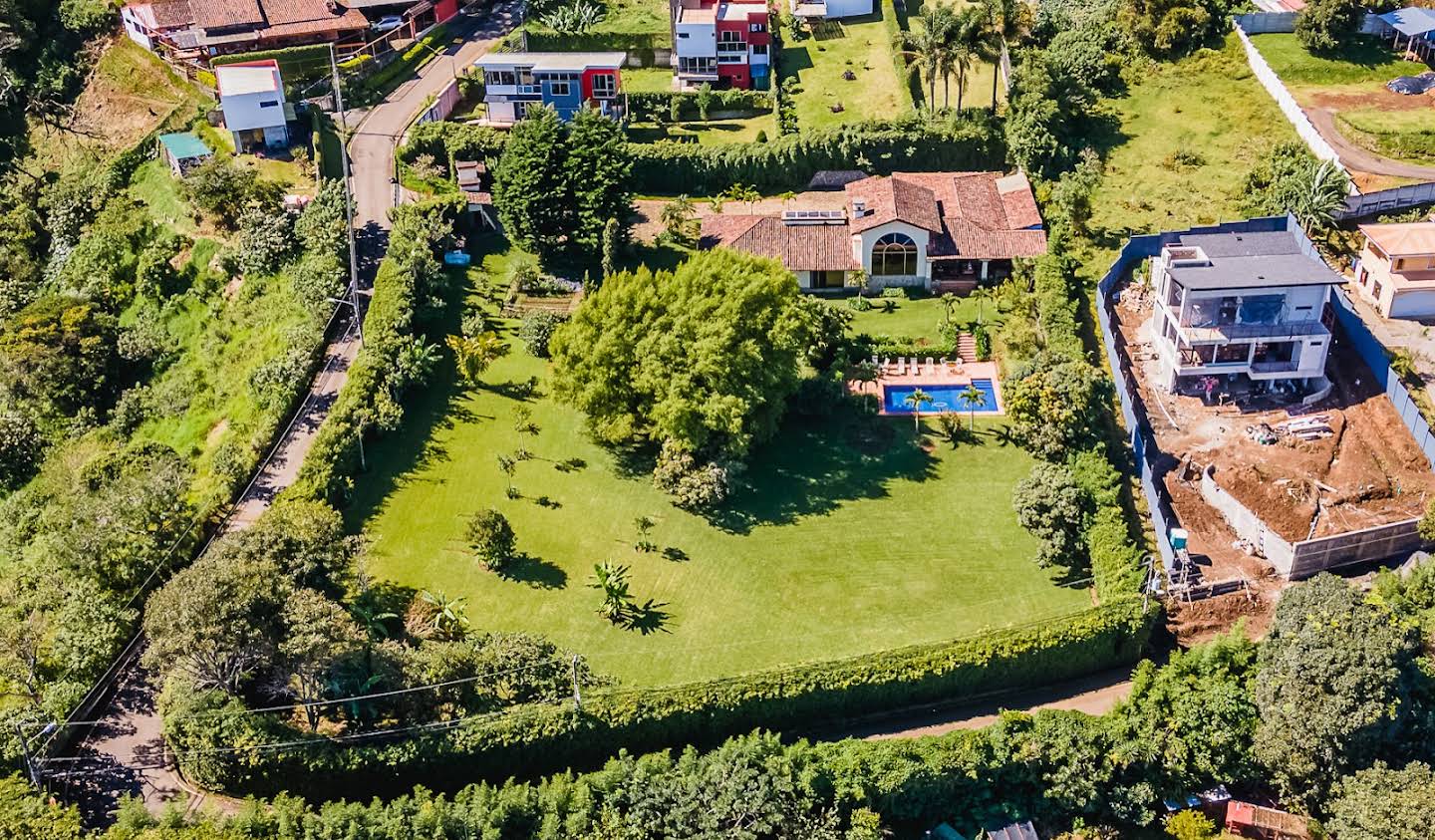 Property with pool and garden Escazu