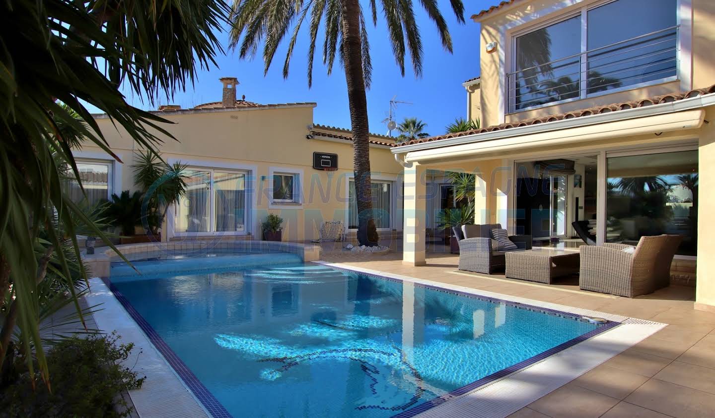 Villa with pool Empuriabrava