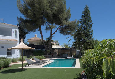 Villa avec piscine et terrasse 8