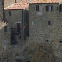 Lampione acceso a pitigliano di 