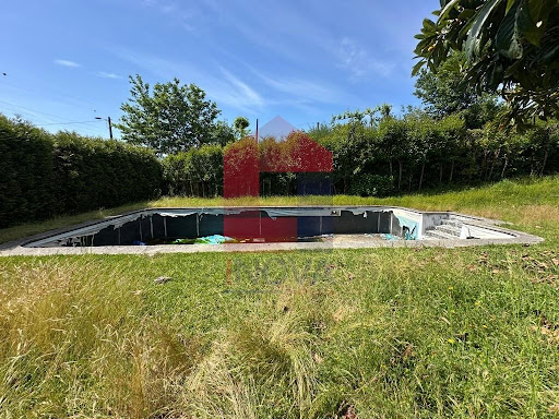 Corps de ferme avec jardin et piscine 4