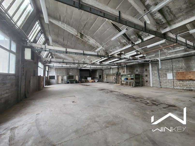 Location  locaux professionnels  540 m² à Mantes-la-Ville (78711), 3 800 €