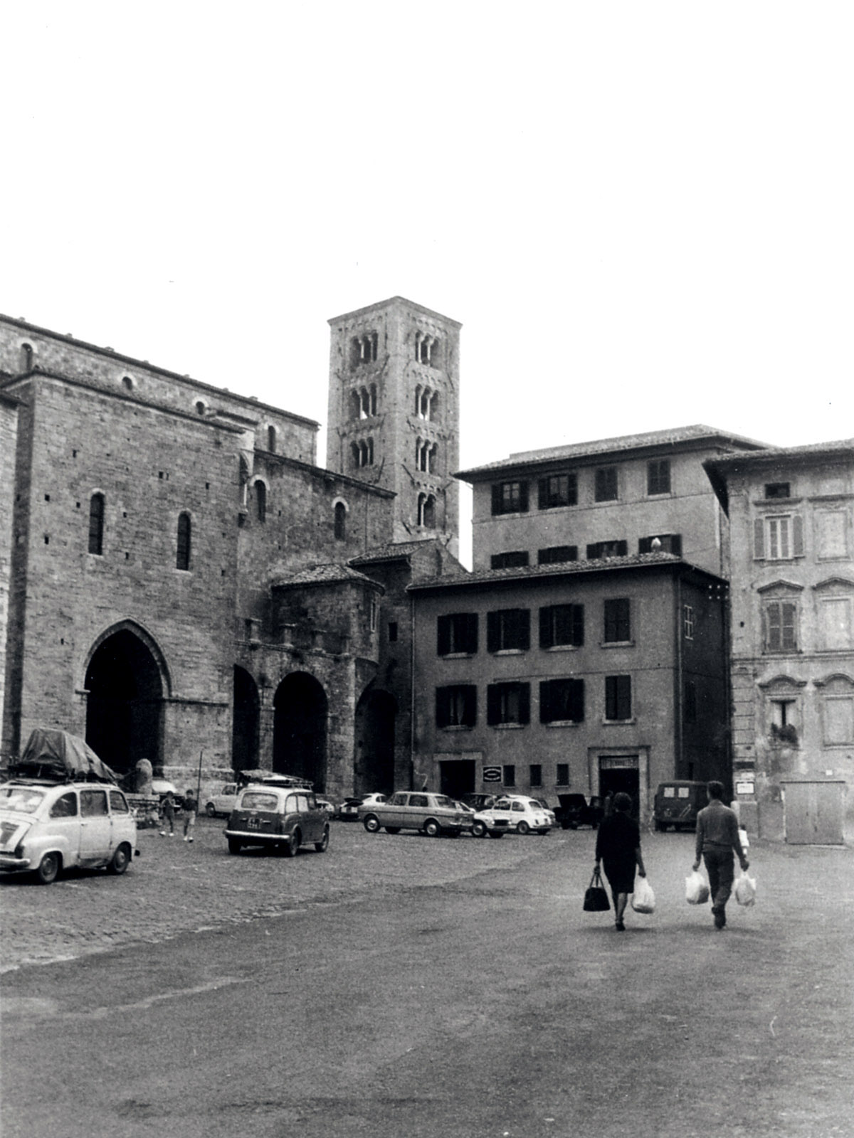 piazza principale di rita18