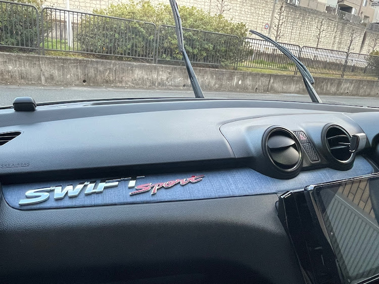 スイフトスポーツのインパネガーニッシュ塗装に関するカスタム事例の投稿画像3枚目