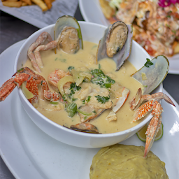 Machuca con Sopa de Mariscos