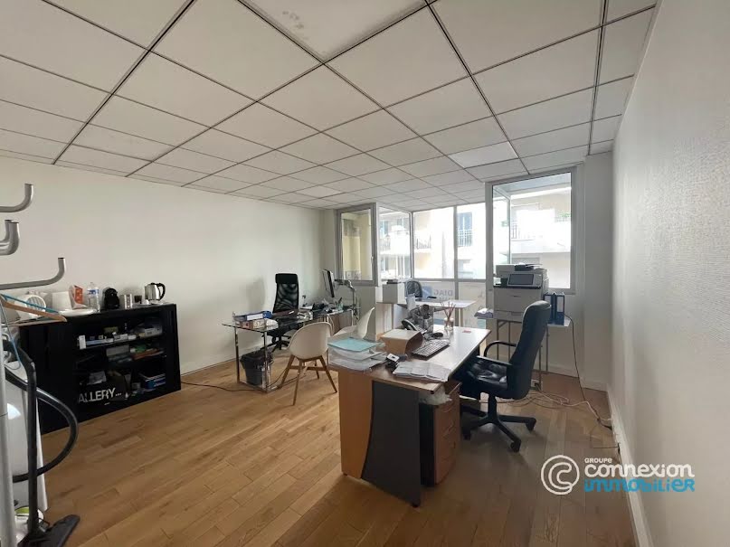 Location  locaux professionnels  30.98 m² à Paris 17ème (75017), 790 €