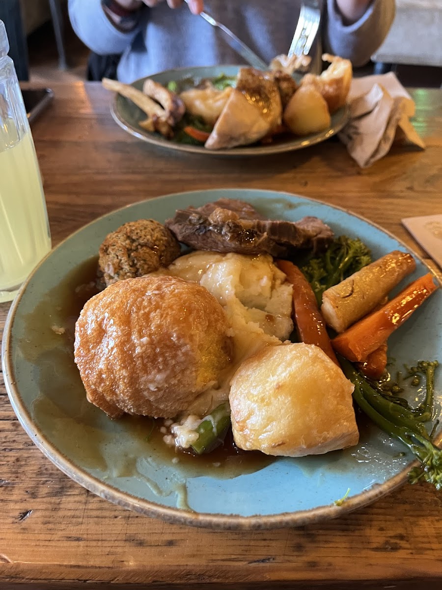 Sundays dinners amazing never have i ever had better yourkshire puddings than these