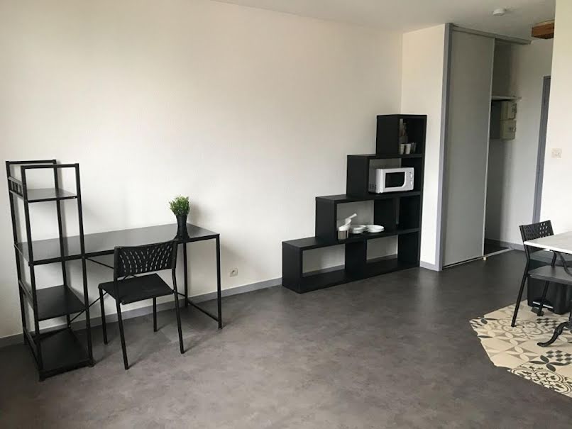 Location meublée appartement 1 pièce 24 m² à Limoges (87000), 375 €