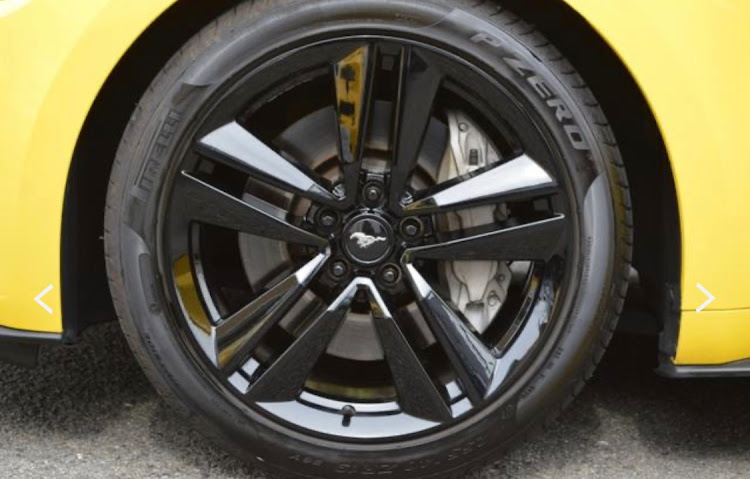 Nouvelle Peugeot🇫🇷208Ⅱさんが投稿したフォードマスタング・フォードに関するカスタム事例の投稿画像6枚目