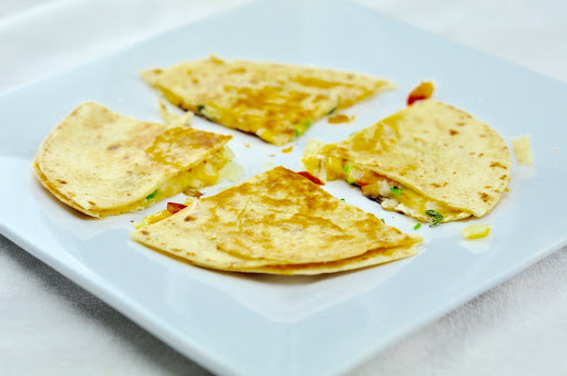 EASY CHEESE QUESADILLA - A HEALTHY SNACKS IN 10 MINS    