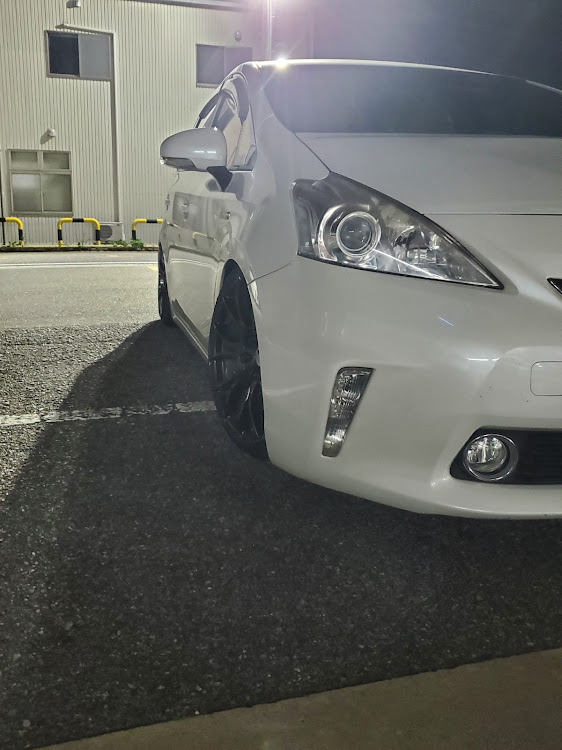 プリウスαの今日の(σ´Д｀)σｱﾙｱﾙｰです♡♡・すでに見熱中症気味ですけど…🥵・７月もよろしくお願いいたします・アカイカはイカの王様🦑・車高詐欺🙈に関するカスタム事例の投稿画像4枚目