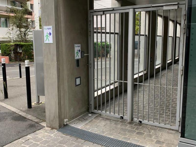 Location  parking  12 m² à Montreuil (93100), 49 €