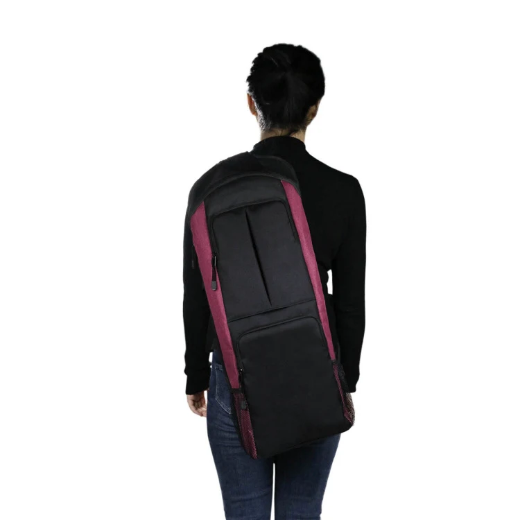 Diagonale Yoga-Tasche mit Einzelträger-Design, ideal für Yogamatten und Zubehör. Bequemer Transport zum Studio.