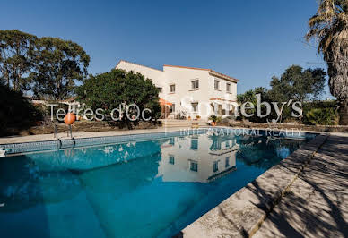 Maison avec piscine et jardin 16