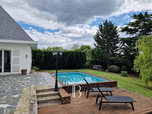 House with pool 2