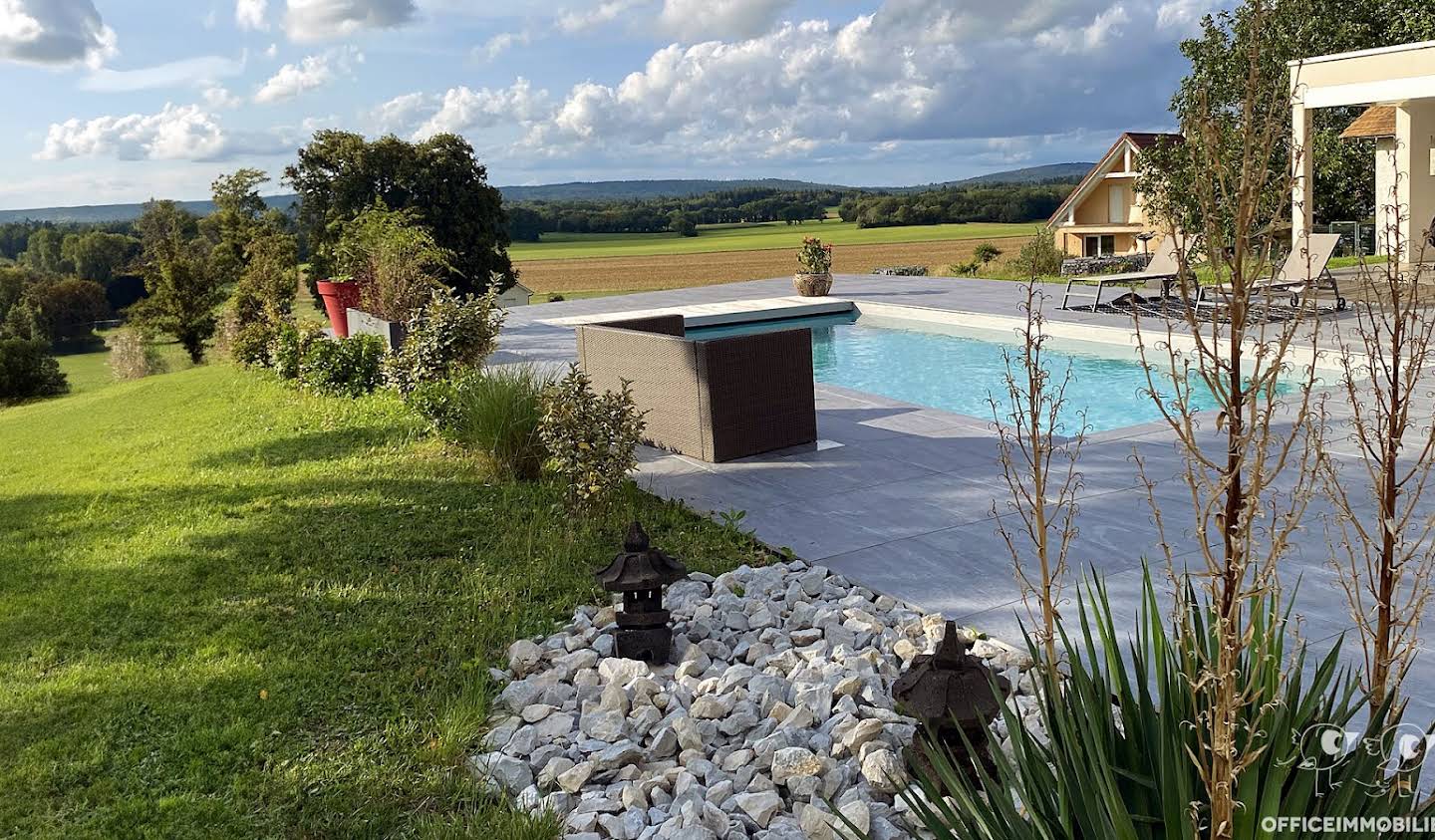 House with pool and terrace Mamirolle