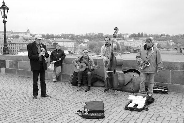 musicisti sul ponte di praga di Bern@