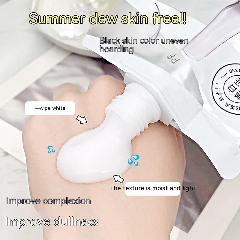 Whitening, brightening en voedende bodylotion hydrateert, verbetert de huidskleur en geeft een stralende en gezonde huid.