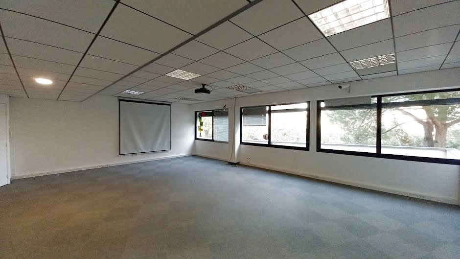 Location  locaux professionnels  242 m² à Cagnes-sur-Mer (06800), 5 155 €