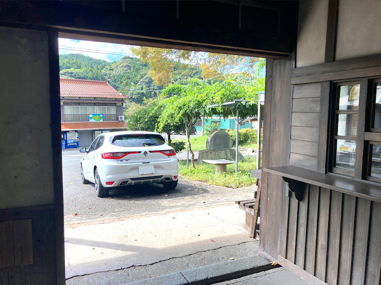 メガーヌ ハッチバックの県内ブラリ旅🎵・映えスポット巡り・真横・大福くん・秋ですねぇに関するカスタム事例の投稿画像4枚目