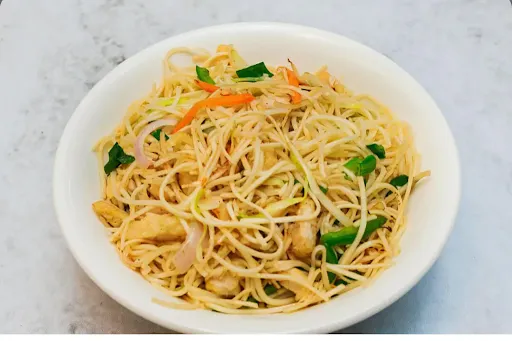 Chicken Hakka Noodles [1 Litre, 1 Box]