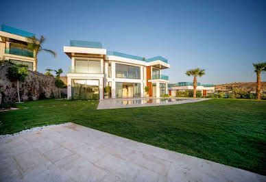 House with pool and terrace 2