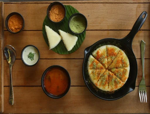 Ghee Masala Thatte Idli + Vada